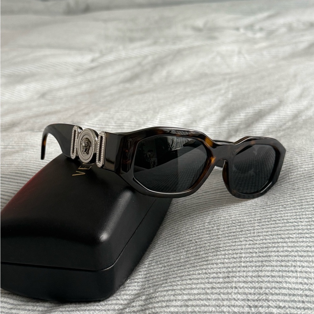 Authentic Versace Tortoiseshell Medusa Biggie Sunglasses with silver detail